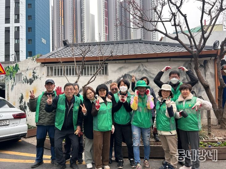 “고성동에 봄이 왔어요” 봄꽃 식재로 설레는 새봄맞이 준비완료!