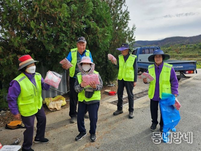 점곡면 ‘내고향물지킴이’ 활동 중 세심한 관심이 기적을 만들어