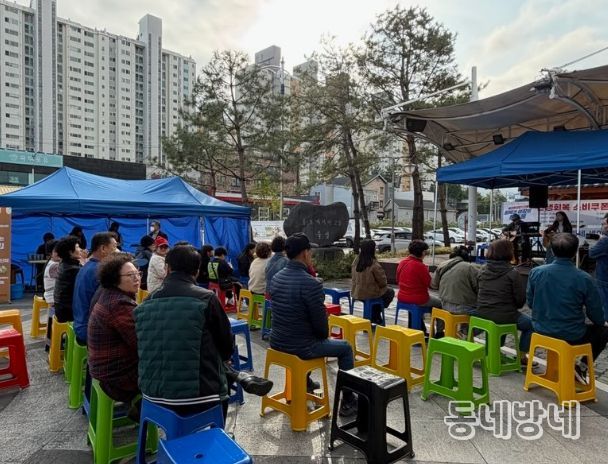 ‘문을 여는 버스킹’과 함께 따뜻한 어묵 나눔 행사