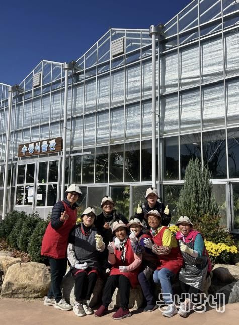 2025 대한민국 국향대전, (사)한국생활개선회함평군연합회가 두건을 착용한 모습