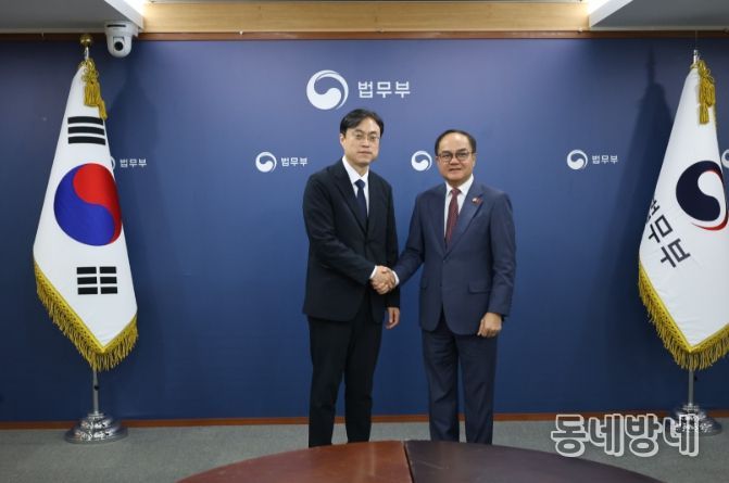 베트남 내무부 차관 면담(법무부 차용호 국적통합정책단장과 부 찐 탕(VU CHEIN THANG) 베트남 내무부 차관)