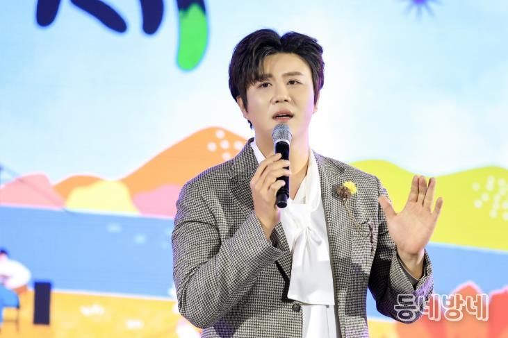 창원시 트롯천재 진해성, 해군장병지원사업에 500만 원 기부