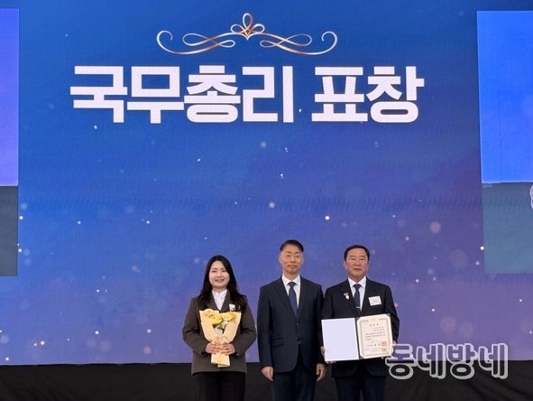 오른쪽에서 첫 번째 청운농원 황병태(63) 대표