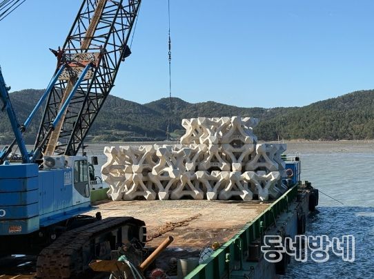 산란·서식장으로 이동하고 있는 인공어초