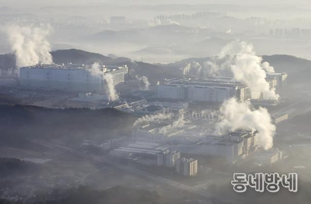 삼성디스플레이 전경. 아산시의 꾸준한 성장에는 대기업과 유관 기업 등 양질의 일자리가 주요했다.