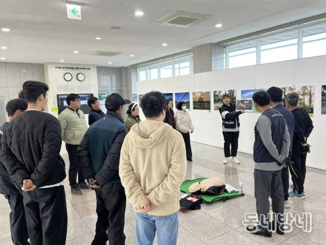 도라전망대 로비에서 직원들을 대상으로 심폐소생술 및 응급처치 교육진행