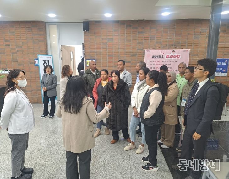 포항시는 17일 동티모르 감염병 관리 주요기관 실무진과 동국대학교 의과대학 관계자 등 20여 명이 남구보건소를 방문해 감염병 대응 현장을 견학했다고 밝혔다.