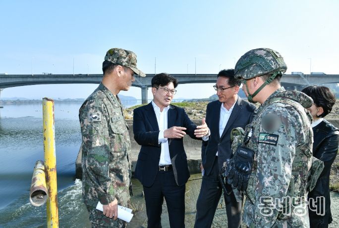 김포시가 7일 고촌읍에 위치한 백마도에서 현장행정을 진행했다.