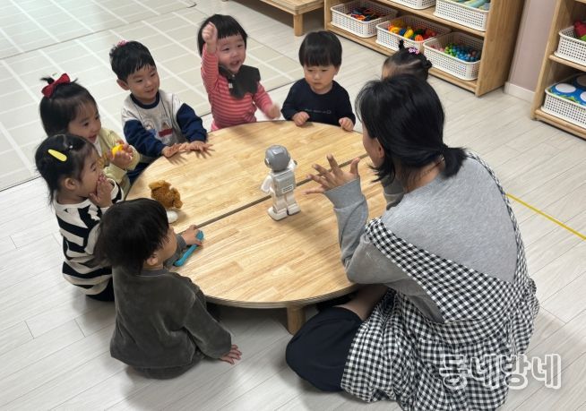 관내 어린이집 교육용 AI(인공지능) 로봇 확대 지원.