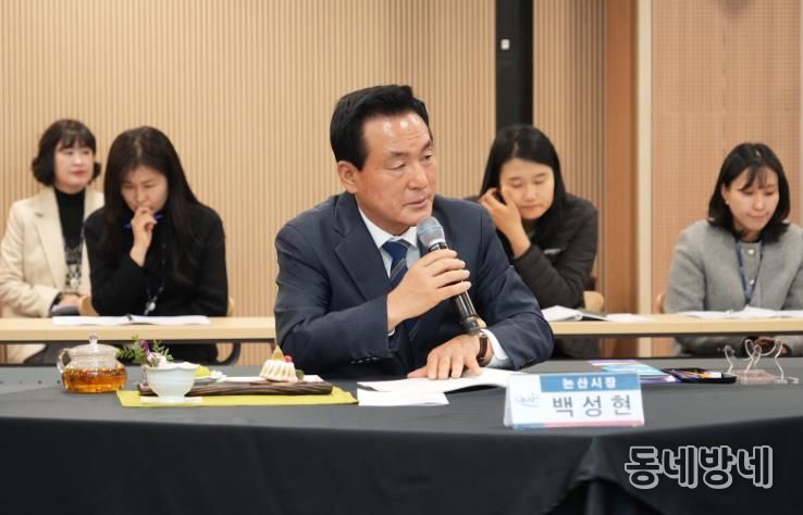 건의사항을 전달하는 백성현 논산시장