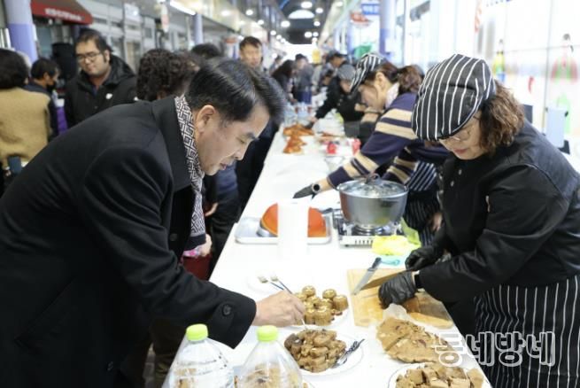 보은군, 전통시장에 활력 불어넣은 '제1회 장터 한 상 축제' 성황리 마무리