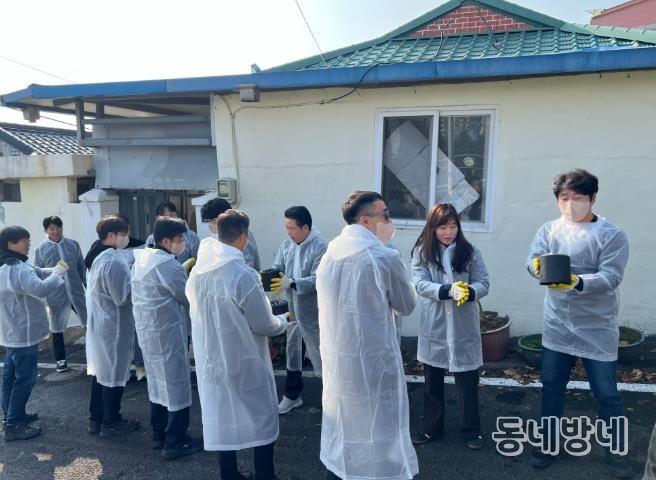 문경시청 토공회, 전문건설협회 사랑의 연탄나눔 봉사활동 나서