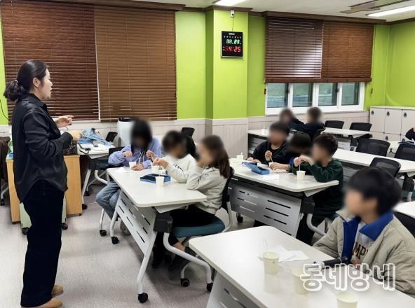 영천시 청소년방과후아카데미 ‘당일 찾아가는 생태체험’에 참여하고 있는 청소년들