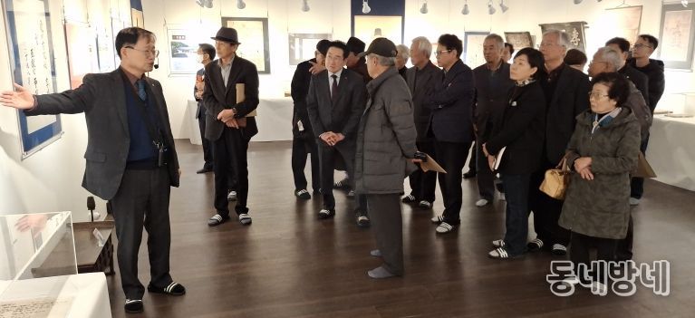 영천역사박물관 제2전시관에서 진행 중인 창녕조씨 영천문중 유물기획전 전시 모습