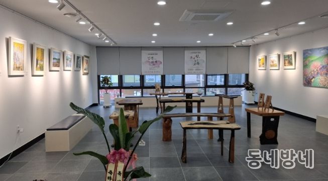 무안예술 한켠 전시실 전경