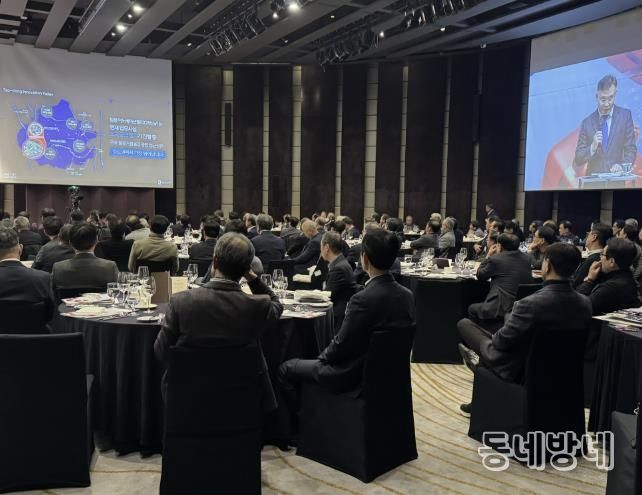 황규돈 수원시 경제자유구역추진단장이 수원 경제자유구역을 소개하고 있다.