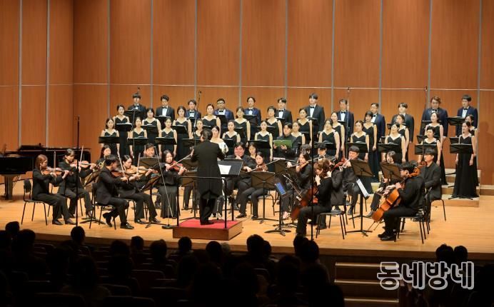 속초시립합창단 문화예술회관 공연 모습
