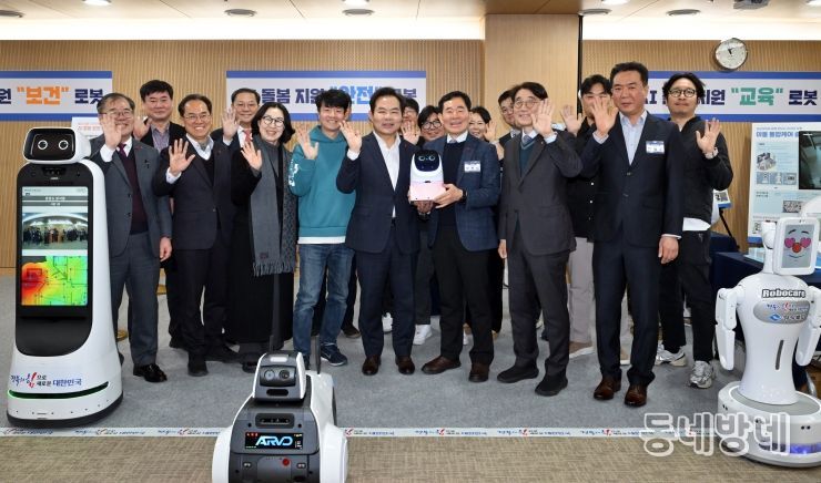 인공지능(AI) 돌봄 지원 로봇 시범 보급