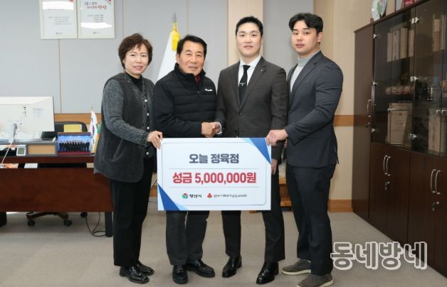 ㈜에이스팩·오늘정육점, 양산시에 라면·성금 전달