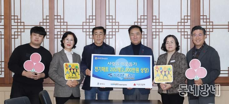 왼쪽부터 삼우보호작업장 박세호 대리, 이기란 팀장, 박동신 시설장, 평택시 정장선 시장, 김현순 장애인복지과장, 평택행복나눔본부 황성식 나눔국장