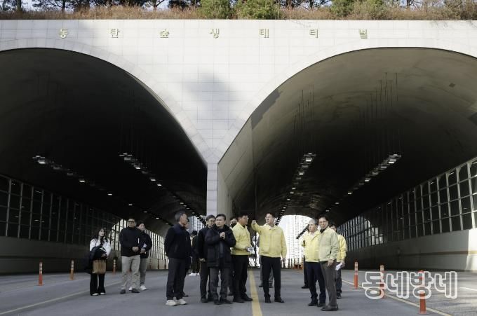 정명근 화성특례시장이 현장점검을 하고 있다