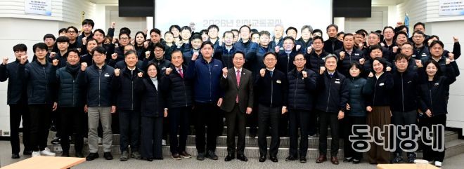 유정복 인천광역시장이 13일 남동구 인천교통공사에서 열린 '2026 주요업부보고회(인천교통공사)'에서 업무보고를 받고 기념촬영을 하고 있다.