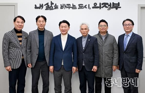 1월 29일 (사)용현산업단지 기업인협의회 신년인사회 참석자들이 기념촬영을 하고 있다.