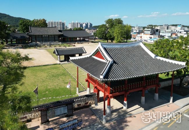 오는 7일부터 14일까지 금성관에서 ‘보물 금성관, 기억을 담다’ 기념사진 촬영 행사를 개최한다. 사진은 나주 금성관 전경.