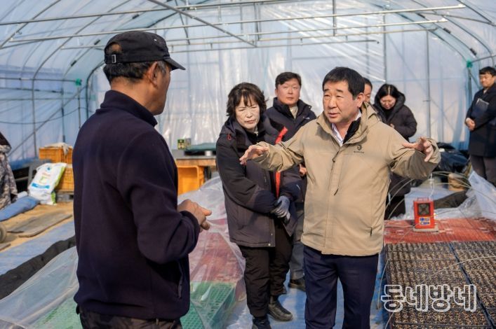 입춘 한파 속 영농 준비 현장