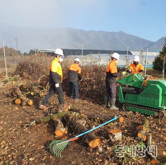 충북농기원, “영농부산물 태우지 말고 파쇄하세요”