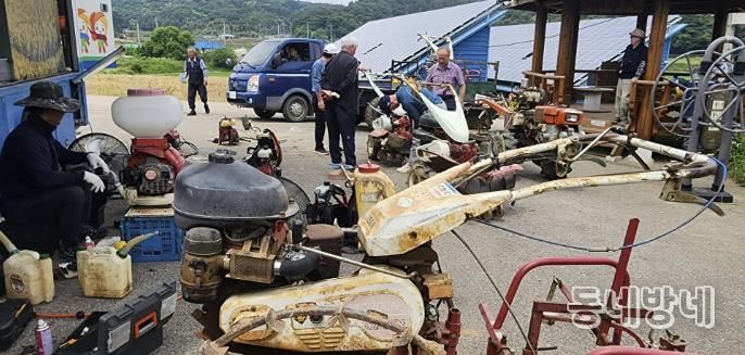 지난해 6월 지곡면 연화리 마을회관에서 진행된 농업기계 순회교육