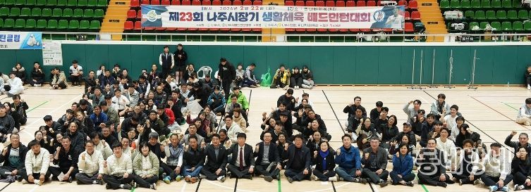 지난 22일 나주 반다비체육센터에서 열린 ‘제23회 나주시장기 배드민턴대회’가 성공적으로 마무리됐다.