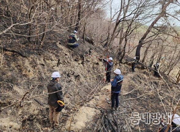 산림청은 경상남도 함양군과 밀양시의 산불 피해지역에 대해 2차 피해 예방을 위한 긴급진단을 하고있다