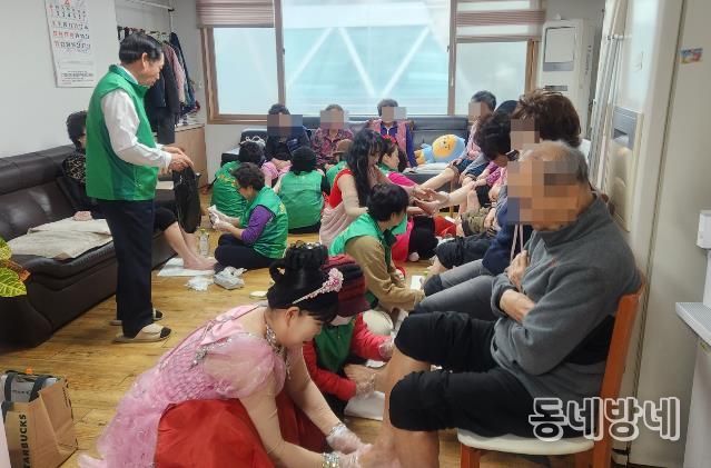 수원시 장안구 송죽동 새마을부녀회, 발마사지 봉사와 음악 공연 선사