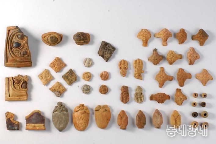 소조사천왕장식편