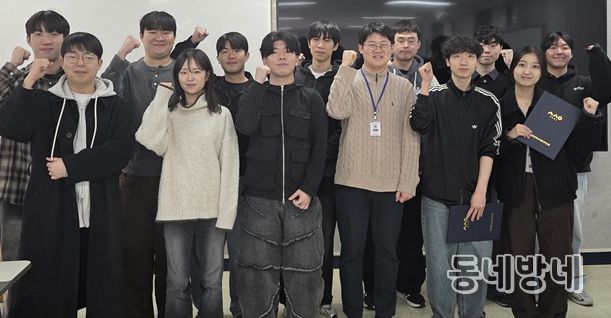 인천시사회서비스원은 인천시, 국정원 지부, 인하대, 인천대와 지난달 27일 인천대에서 ‘공공기관 웹 취약점 점검 프로젝트’ 성과 보고회를 갖고 기념 촬영을 하고 있다.